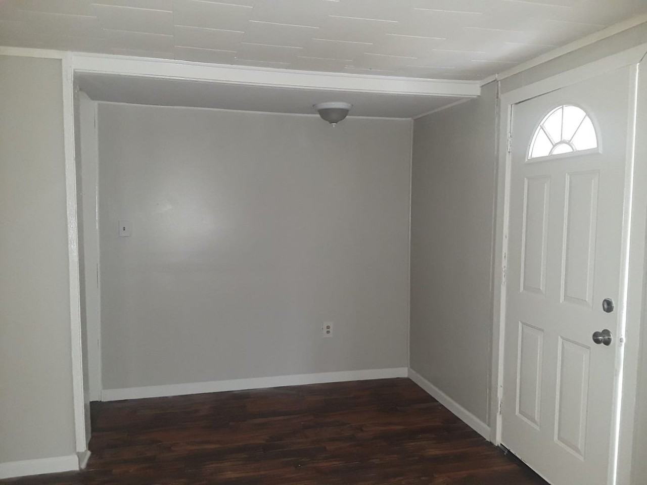 255 Elmore St - Photo 4 of 11