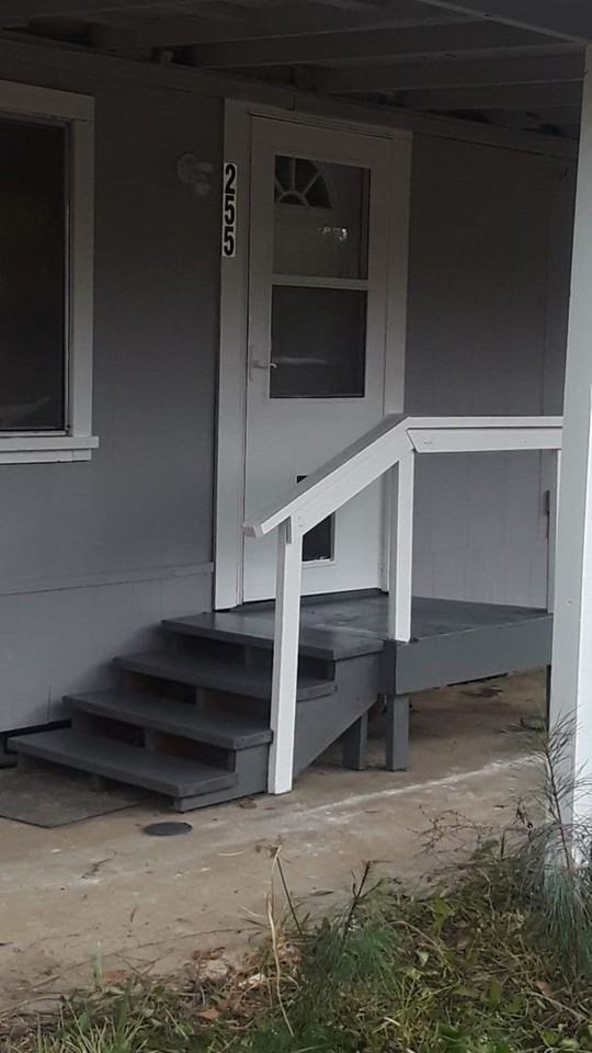 255 Elmore St - Photo 7 of 11