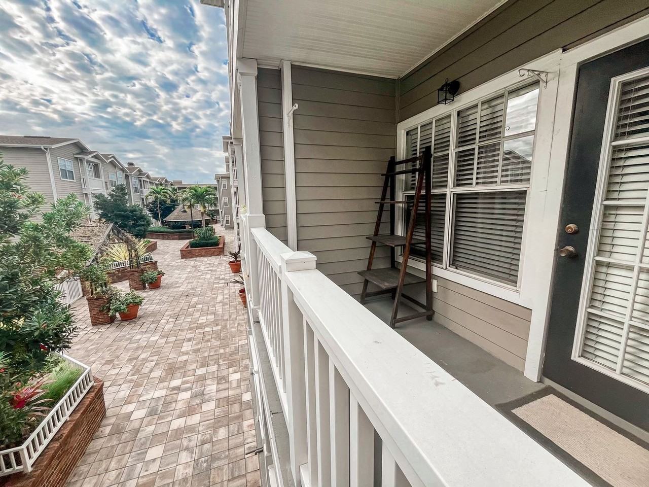 800 S Dakota Ave - Photo 2 of 19