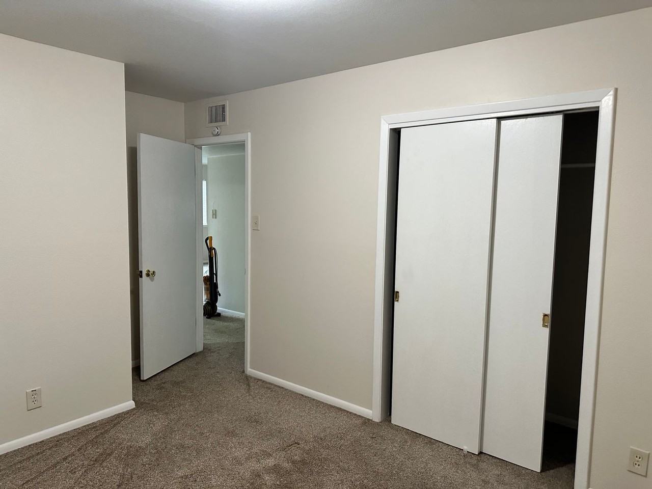 409 Garcia St Ne - Photo 5 of 19