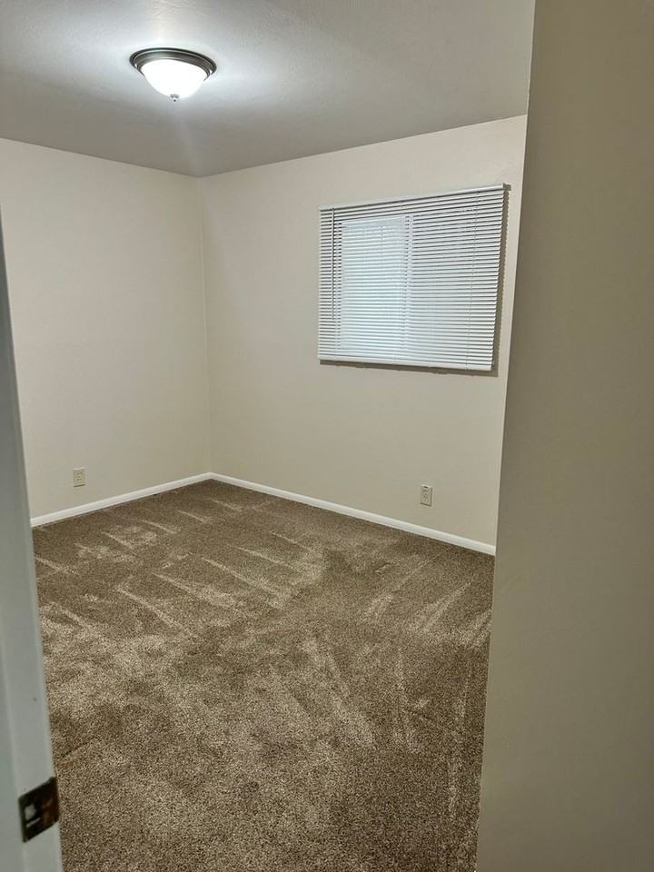 409 Garcia St Ne - Photo 6 of 19