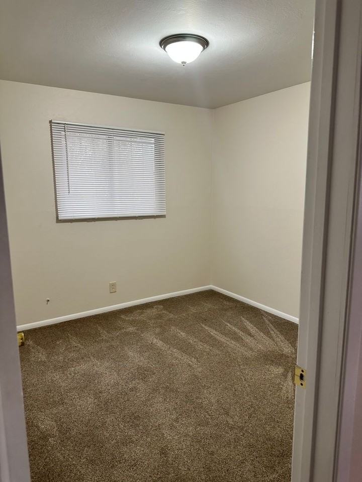 409 Garcia St Ne - Photo 7 of 19