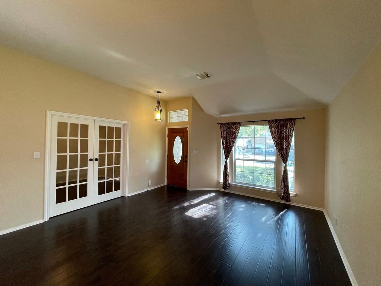 4415 Hunters Lodge Dr - Photo 2 of 35