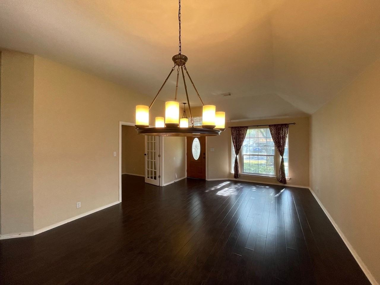 4415 Hunters Lodge Dr - Photo 3 of 35