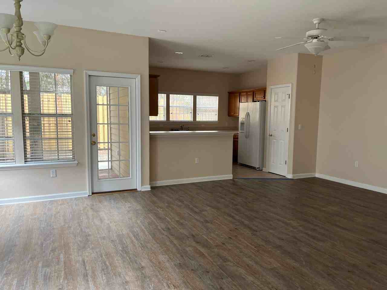 14 Sir Lancelot Way - Photo 2 of 4