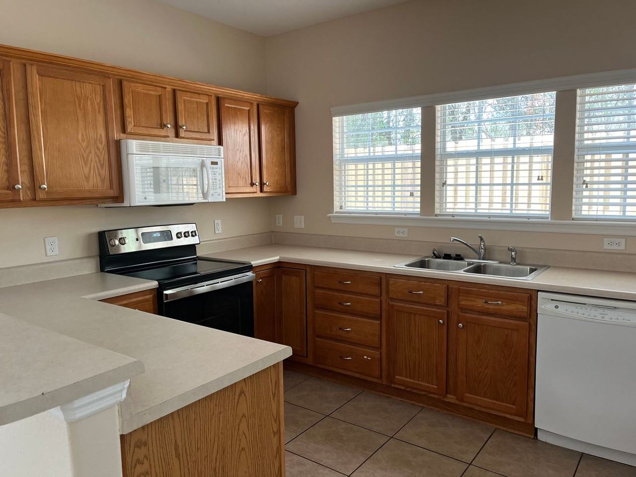 14 Sir Lancelot Way - Photo 3 of 4