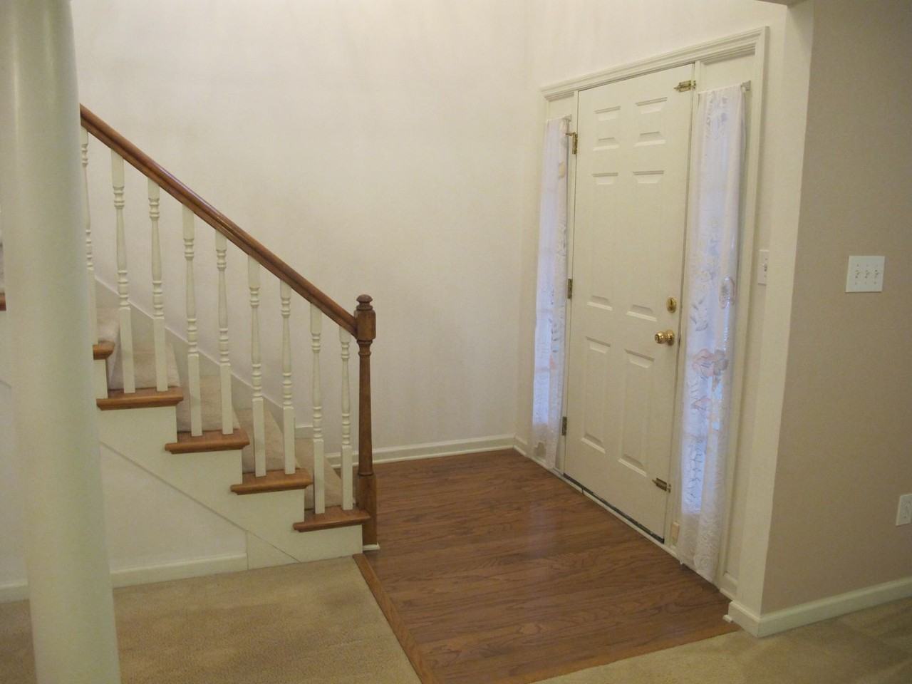 600 Surrey Ln - Photo 3 of 31