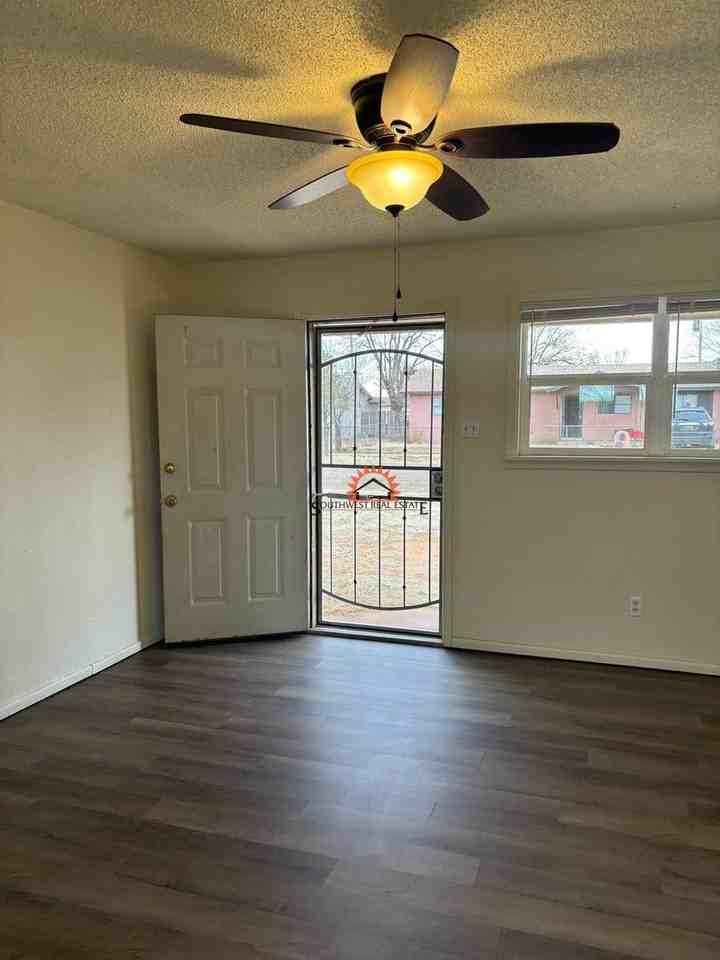 3004 Weston St - Photo 2 of 20
