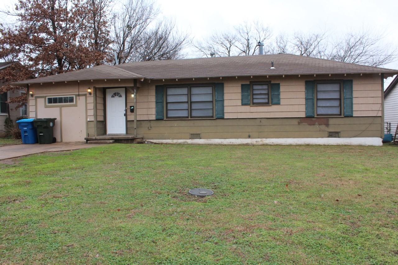 3800 Woodside Dr