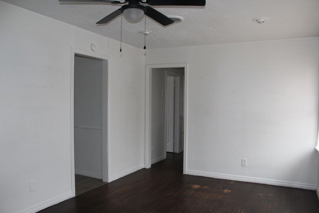 3800 Woodside Dr - Photo 2 of 12