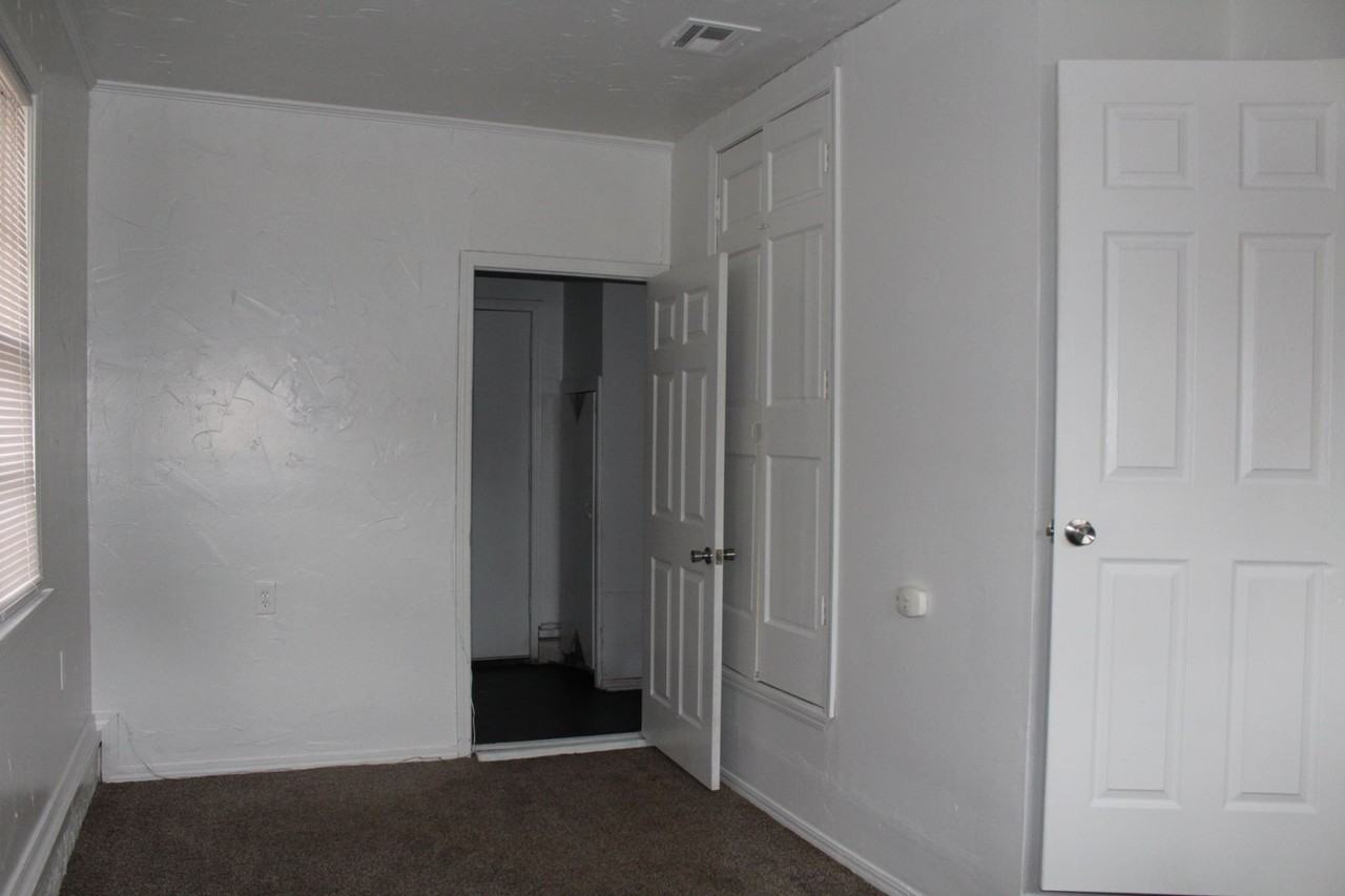 3800 Woodside Dr - Photo 3 of 12