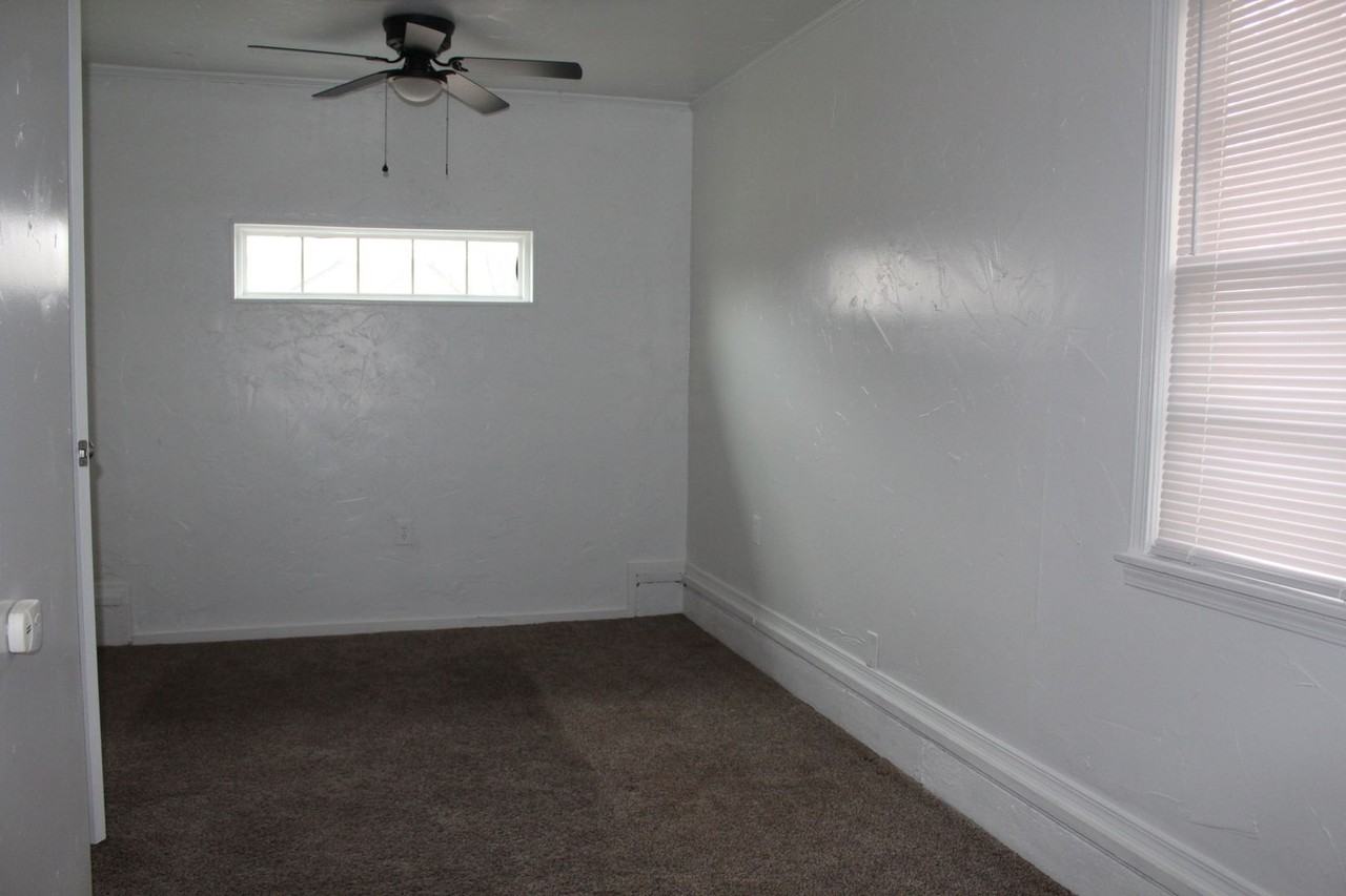 3800 Woodside Dr - Photo 4 of 12