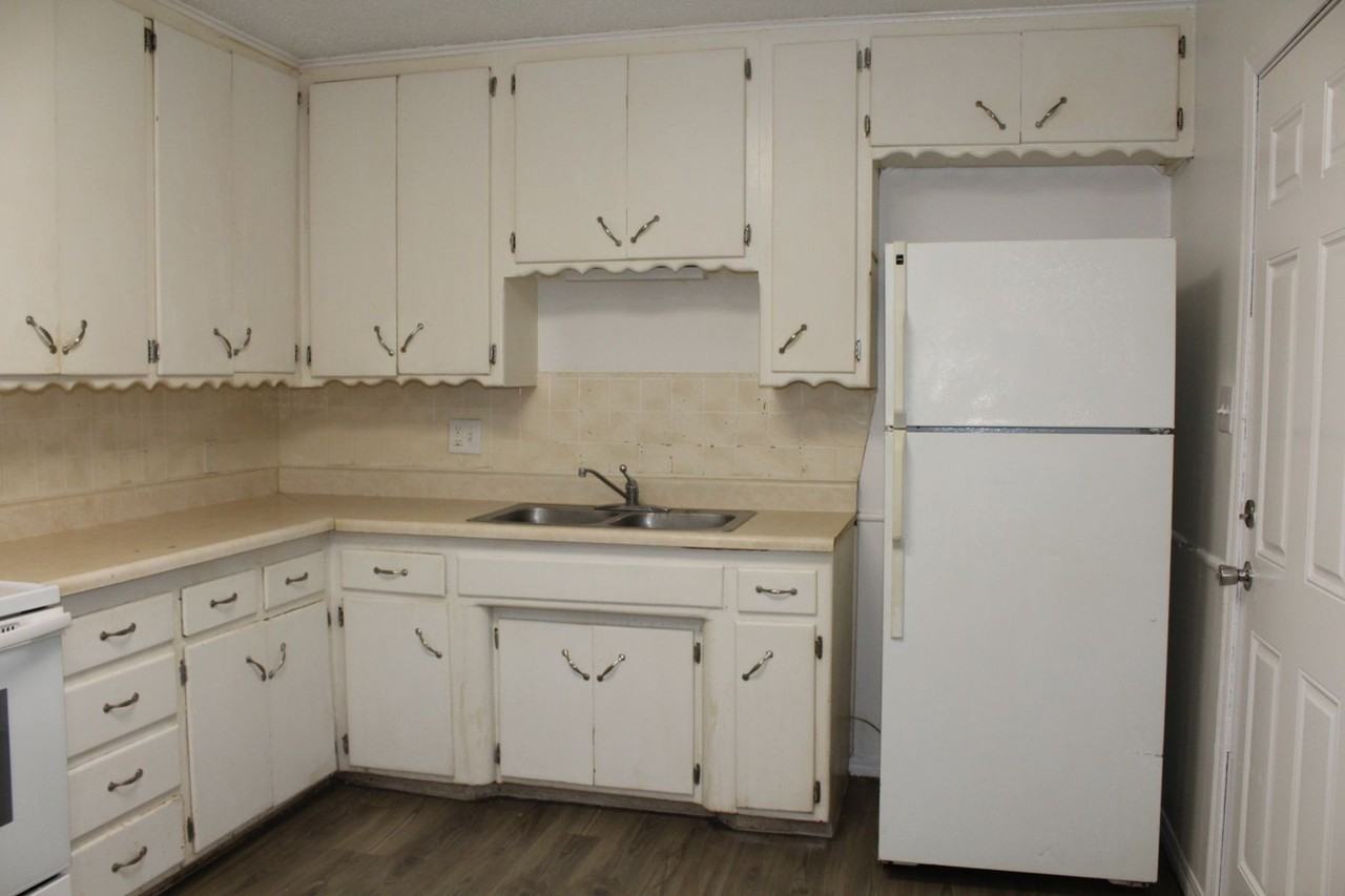 3800 Woodside Dr - Photo 6 of 12