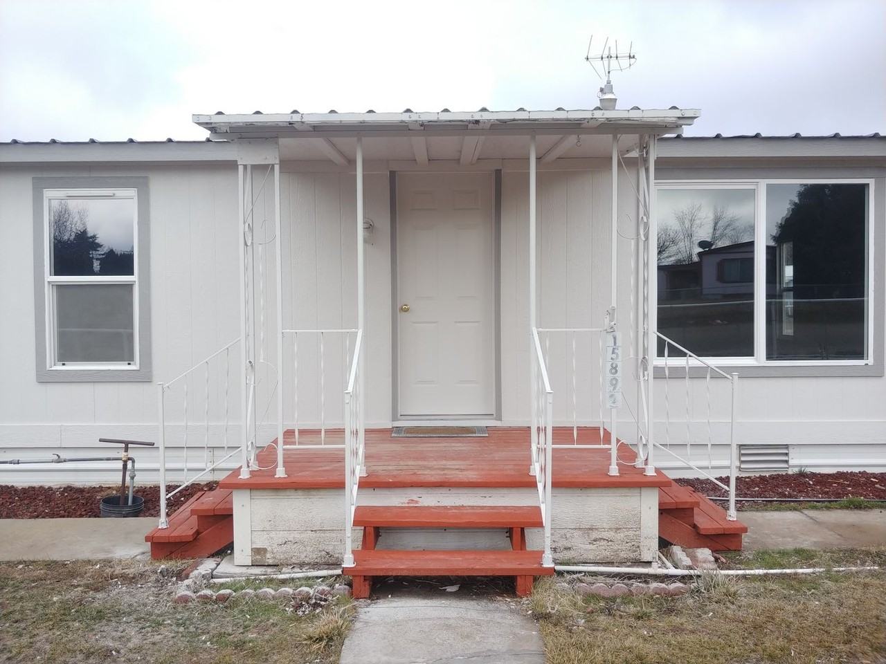 15892 Sunbeam St - Photo 3 of 15