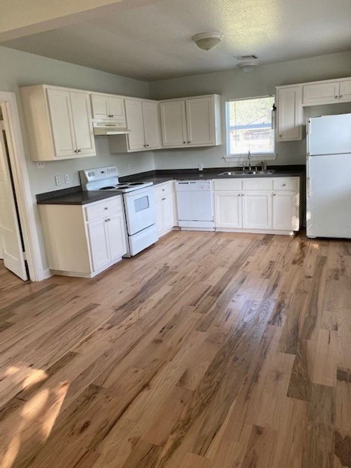 104 Wilkes St - Photo 3 of 7