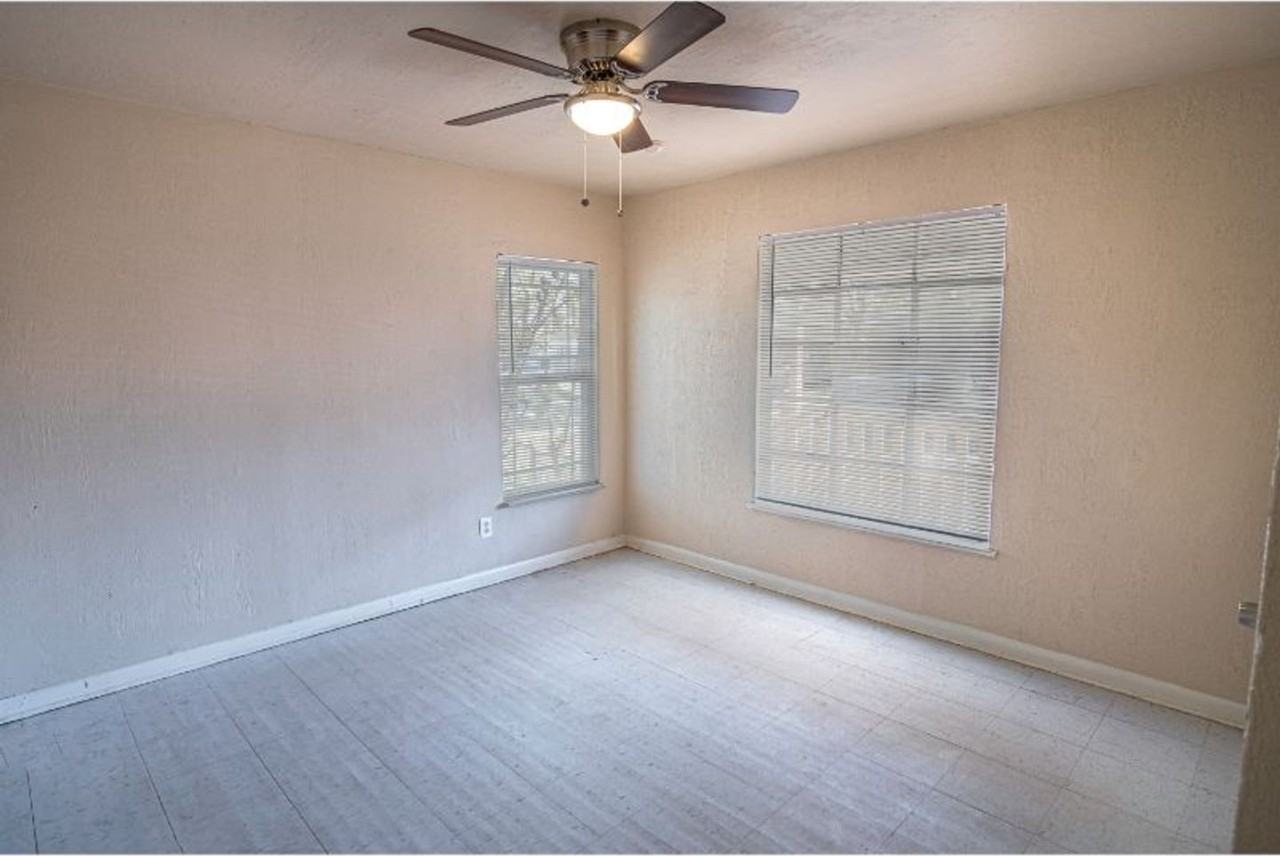 1003 Poinsettia - Photo 3 of 19