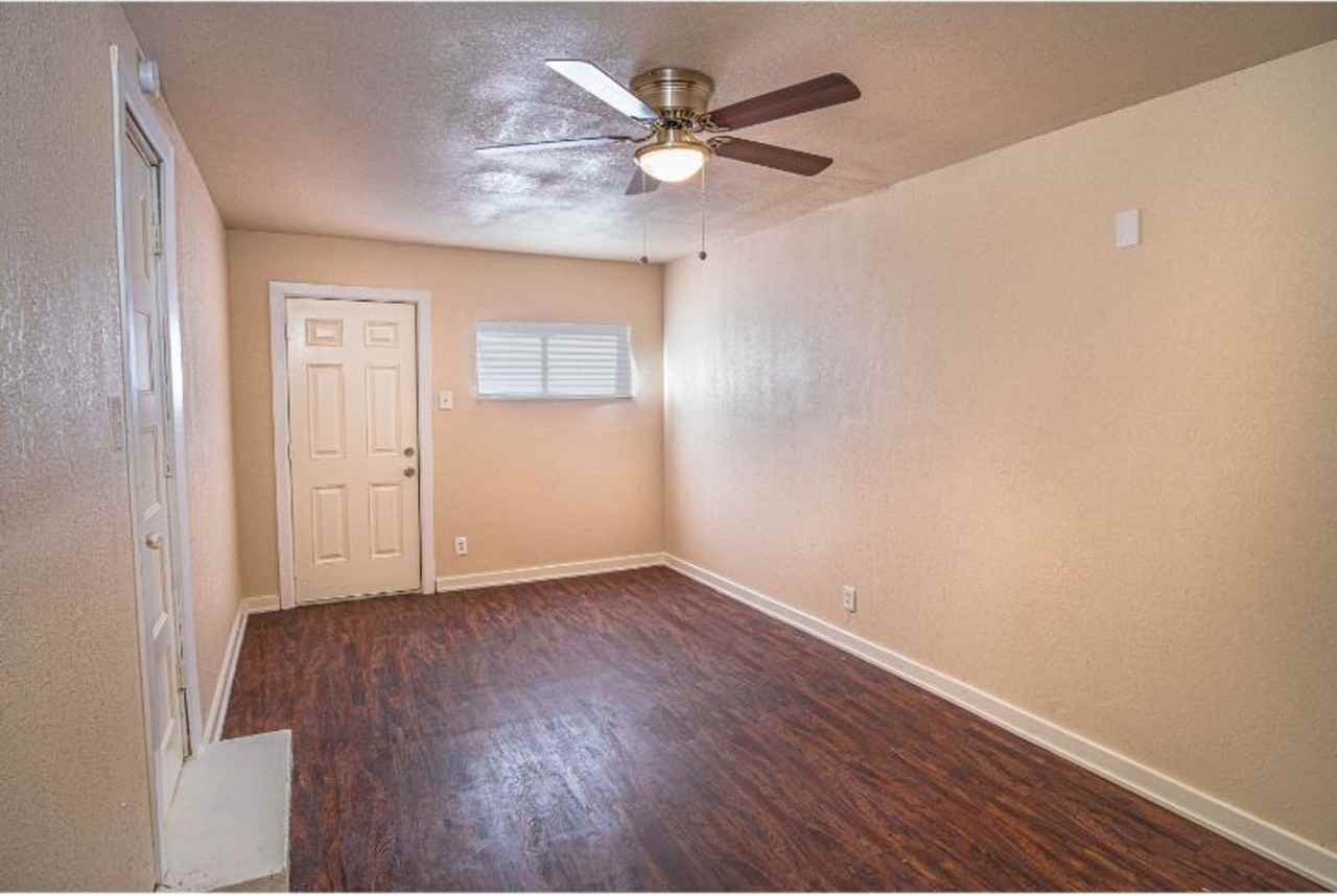 1003 Poinsettia - Photo 3 of 19