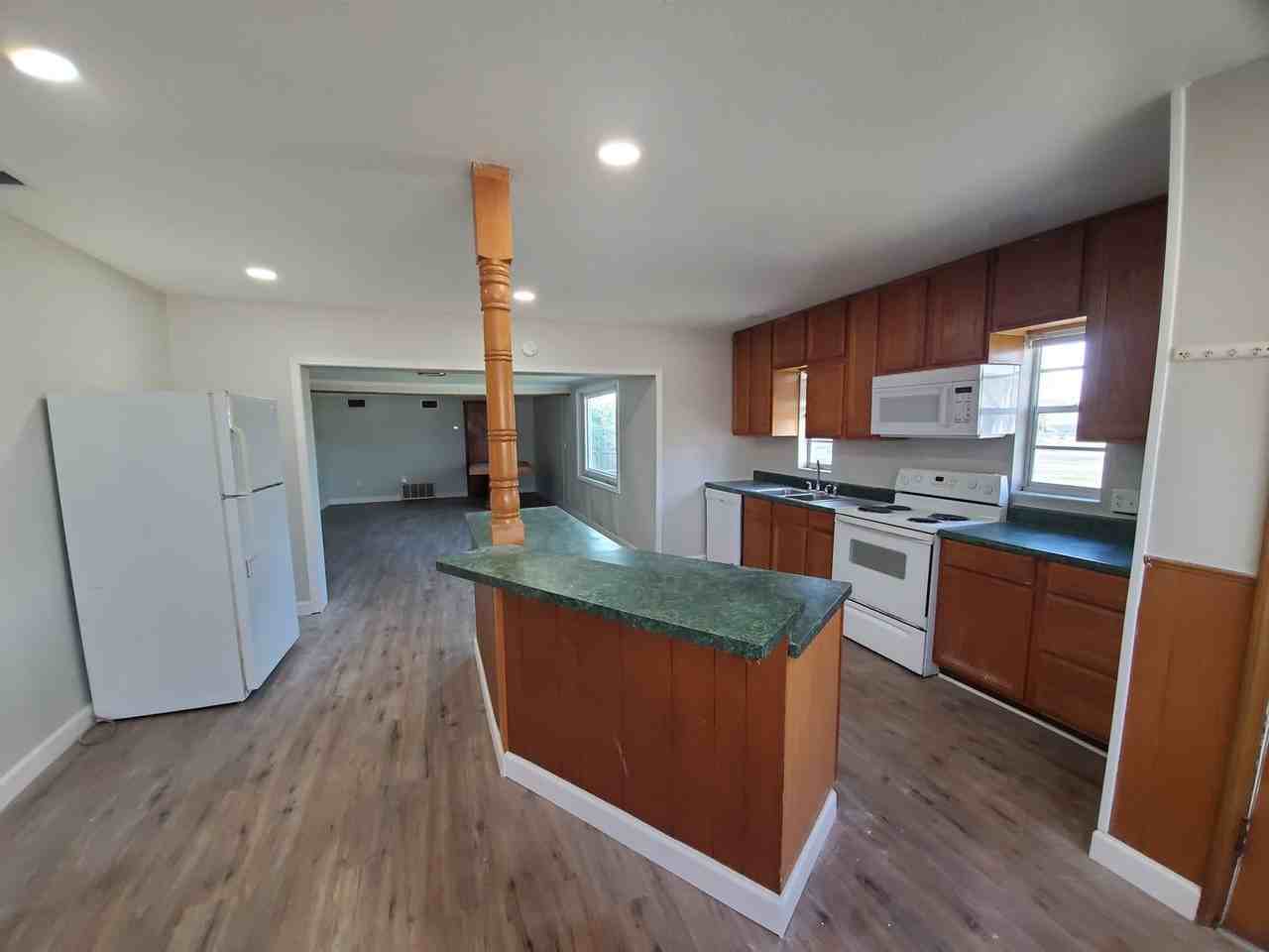 2701 W 14th St - Photo 2 of 15