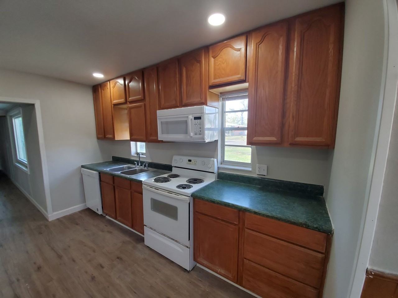2701 W 14th St - Photo 3 of 15