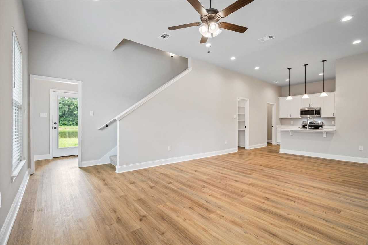950 Gibson Ct - Photo 2 of 24