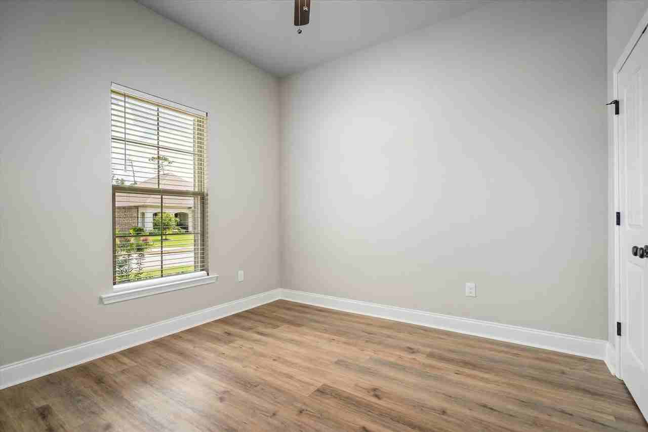 950 Gibson Ct - Photo 6 of 24