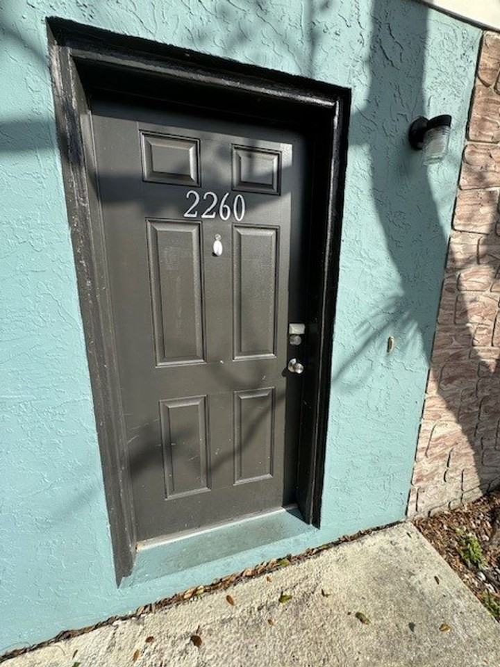 2260 W New Haven Ave - Photo 2 of 16