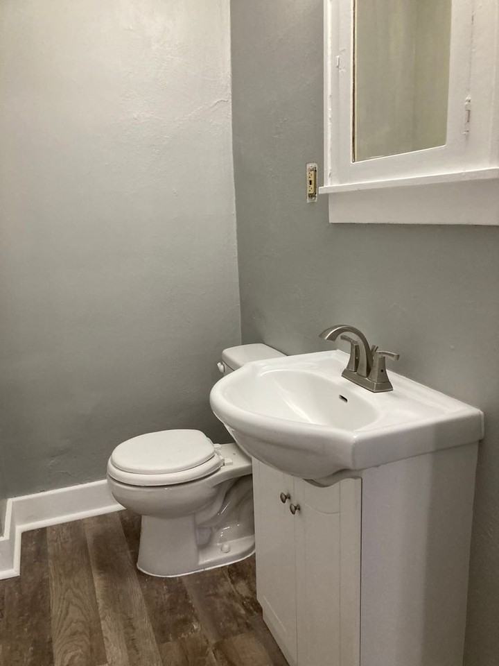 222 19th Ave N - Photo 4 of 11