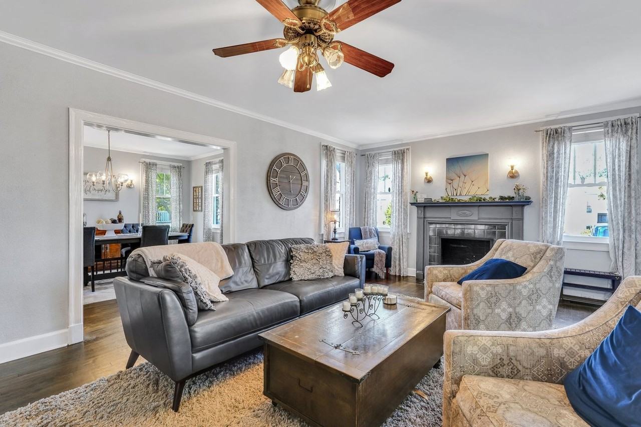 435 E 51st St - Photo 6 of 50