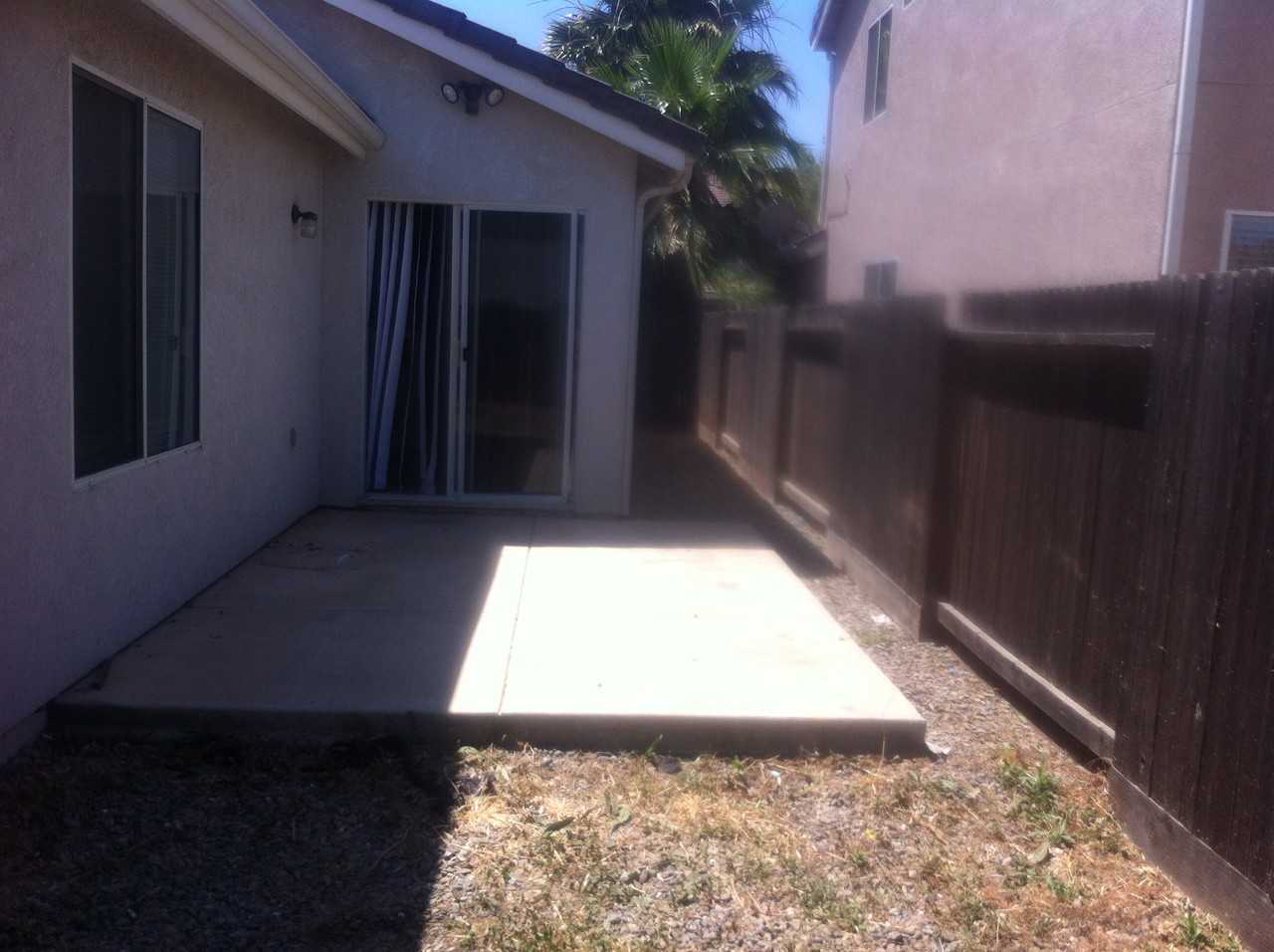 1119 Bullfinch Dr - Photo 2 of 7