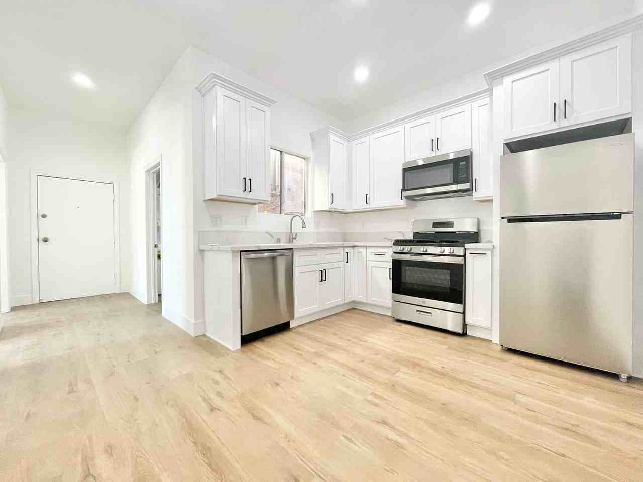 2157 W Washington Blvd Unit 2 - Photo 2 of 7