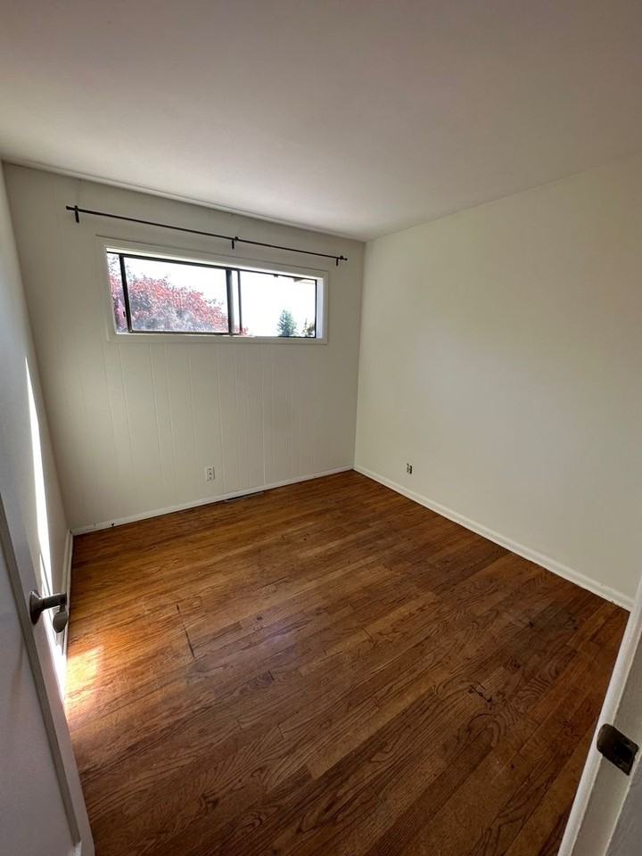 154 Lexington Pl - Photo 2 of 13