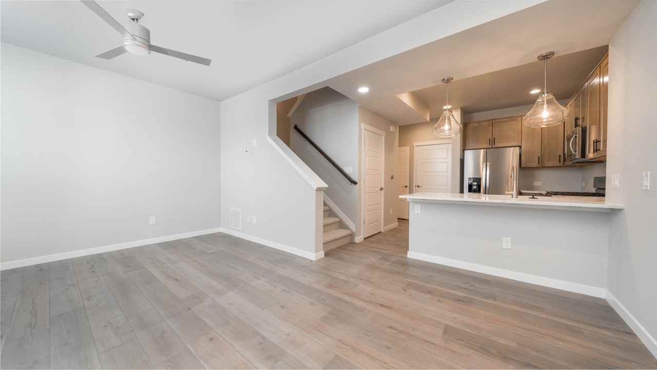 3659 Levy Park Dr - Photo 4 of 15