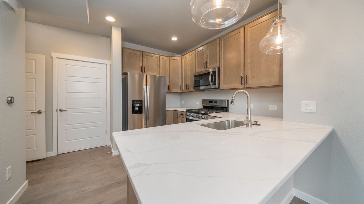 3659 Levy Park Dr - Photo 6 of 15