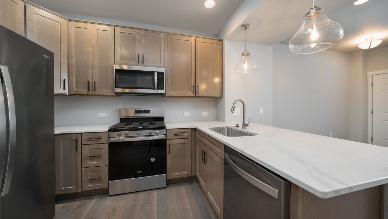 3659 Levy Park Dr - Photo 7 of 15