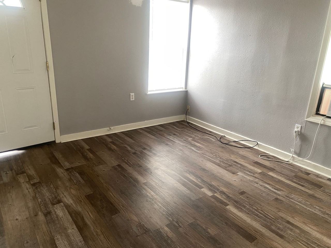 205 College Dr - Photo 3 of 10