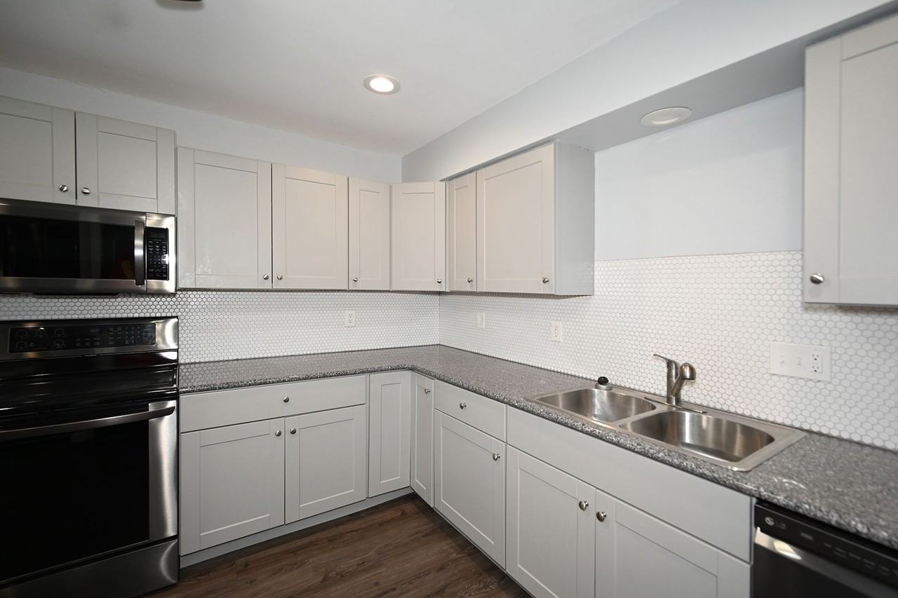 6811 N Fisk Ave - Photo 3 of 21