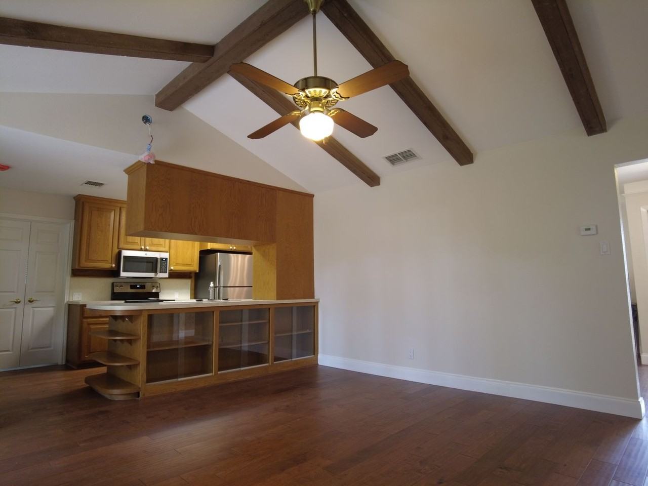 110 Kenwood Ave - Photo 2 of 12