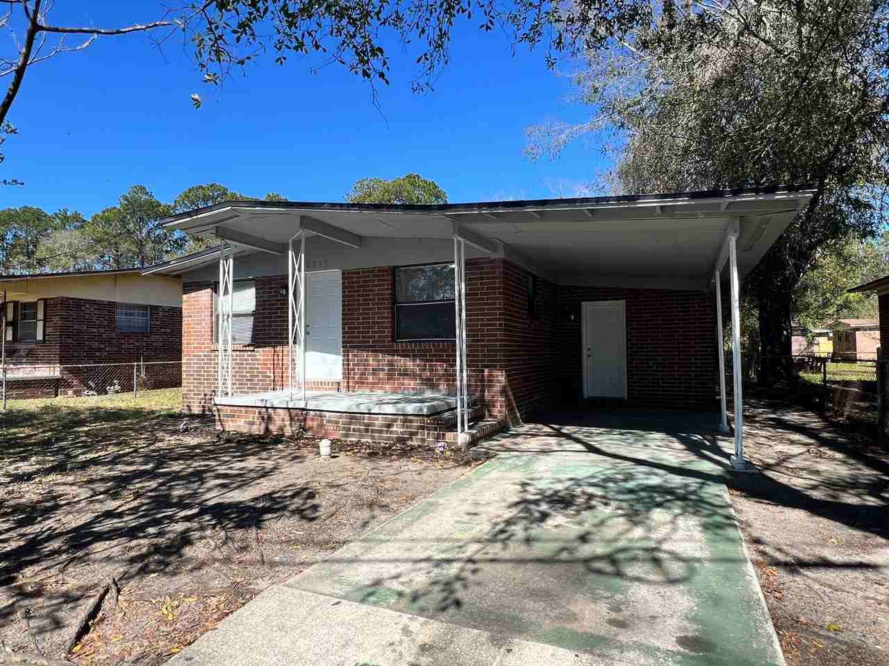 2517 W 30th St - Photo 2 of 19