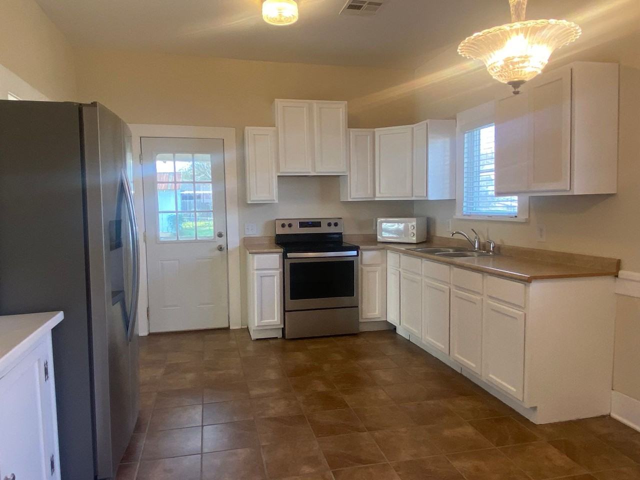 738 N Wall St - Photo 5 of 19