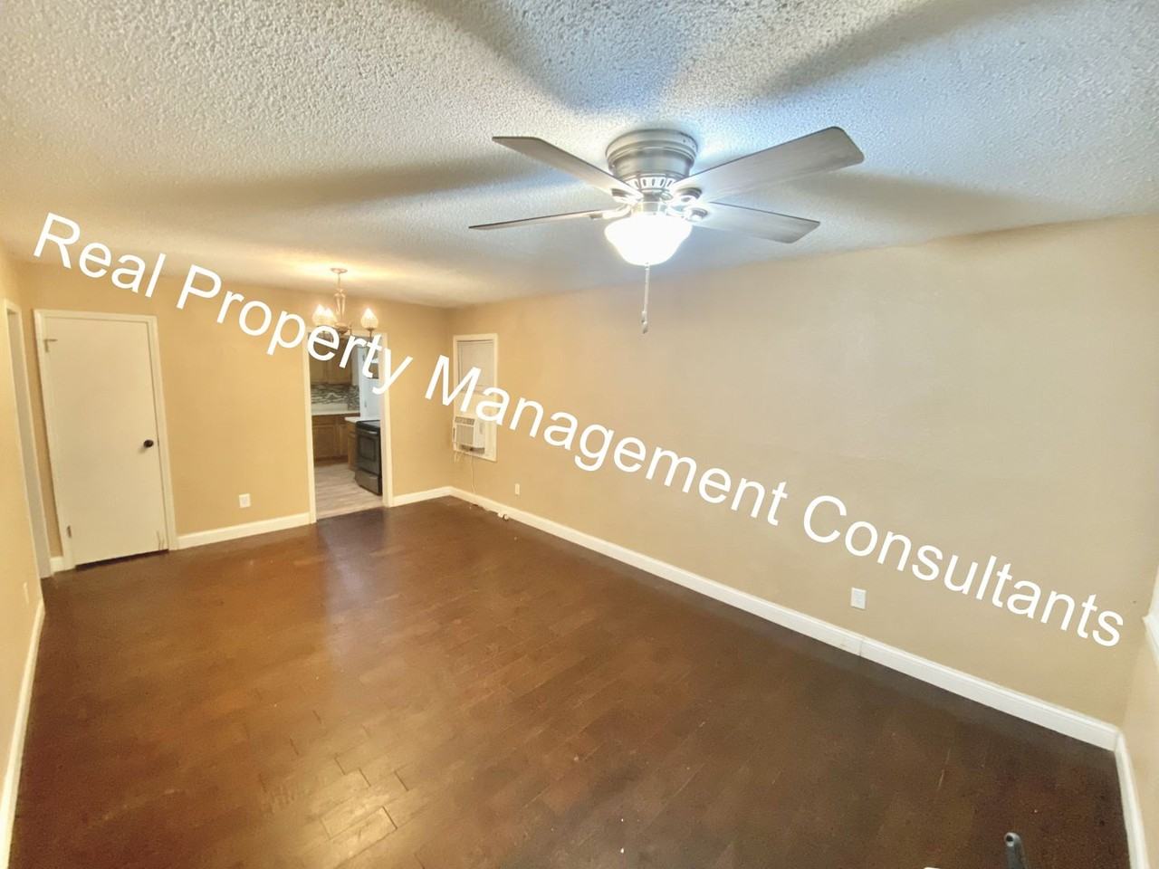 4507 E 35th St - Photo 3 of 12