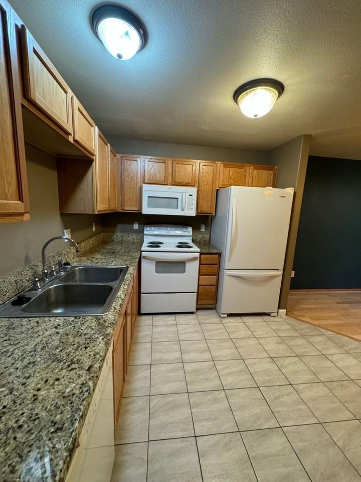 1444 Four Seasons Dr - Photo 6 of 10