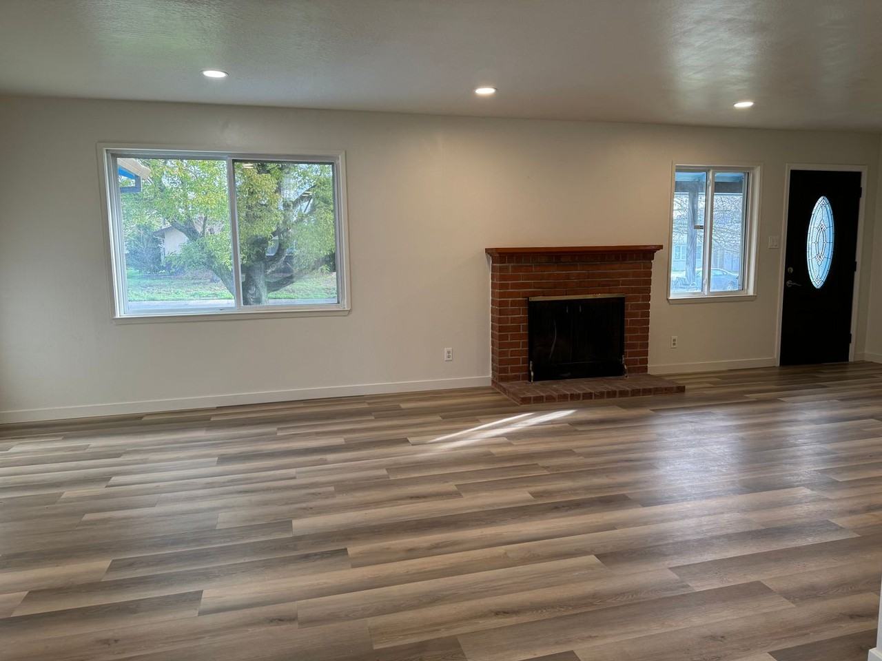 402 Loretto Dr - Photo 2 of 11