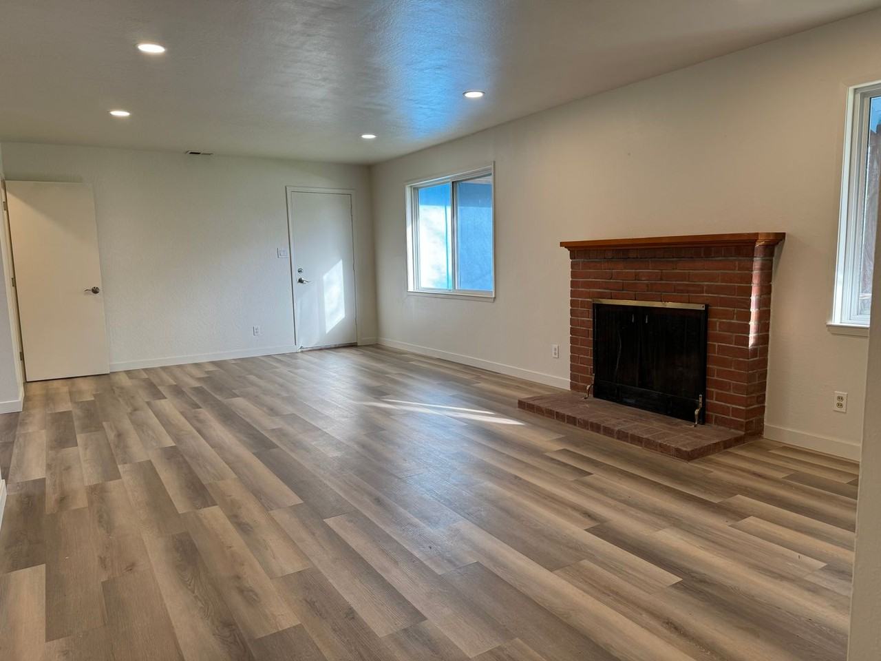 402 Loretto Dr - Photo 3 of 11
