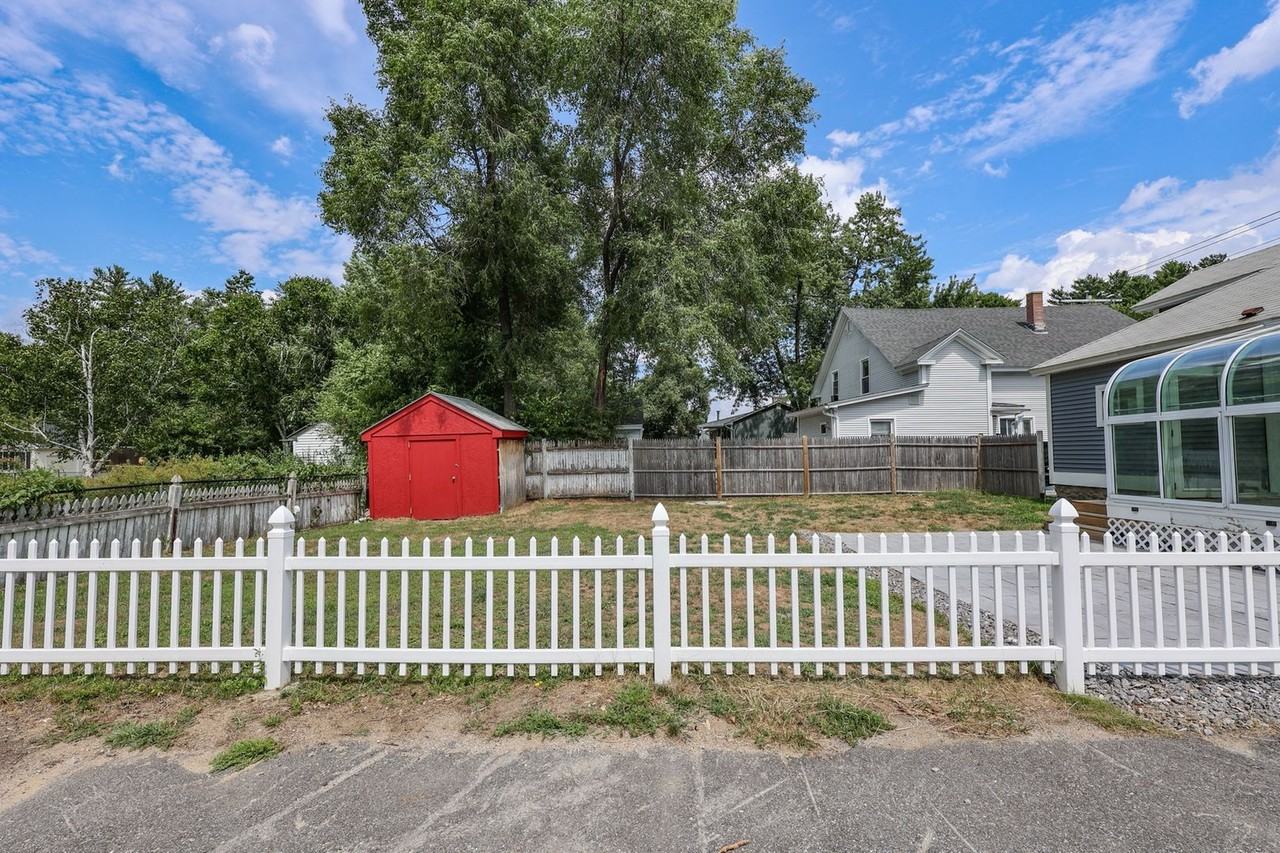 391 Boynton St - Photo 3 of 40