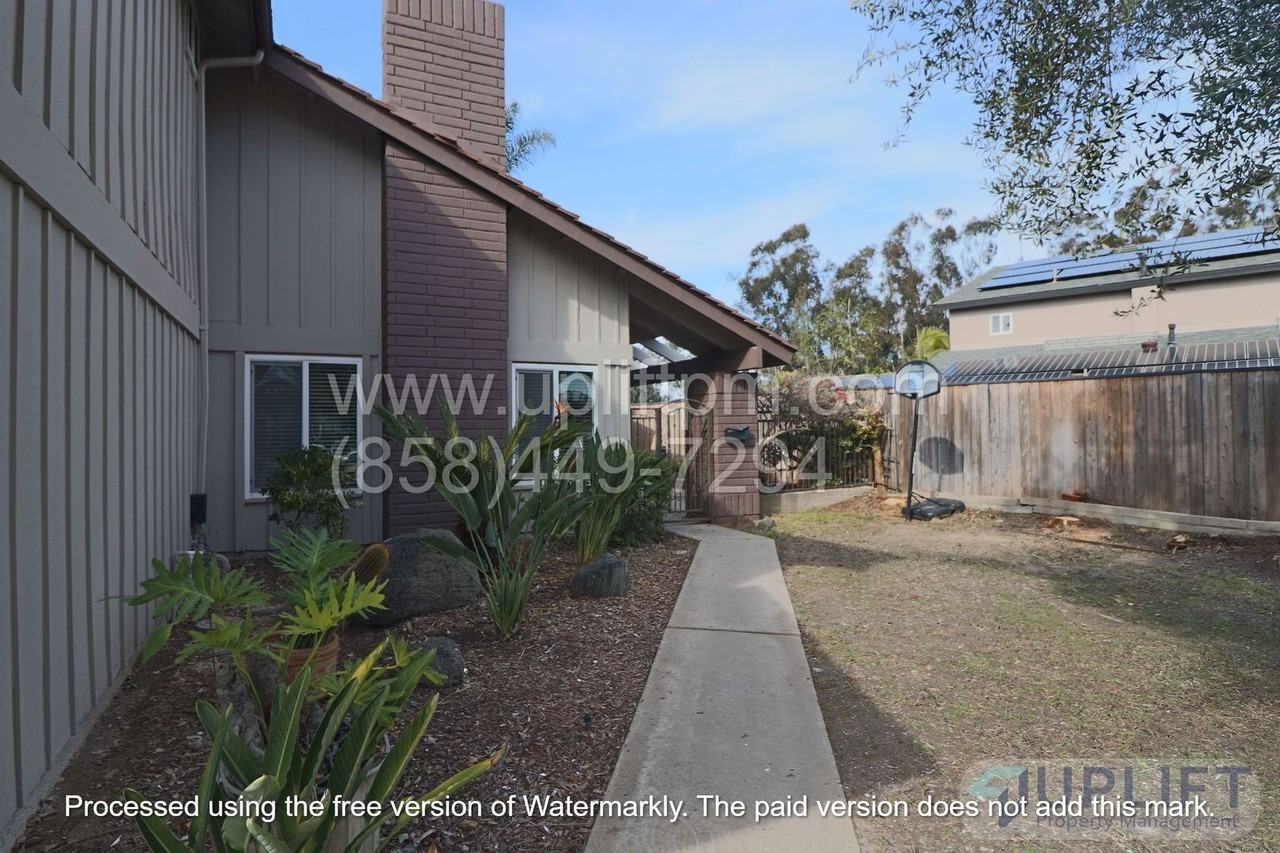 10080 Treehaven Ct - Photo 3 of 20