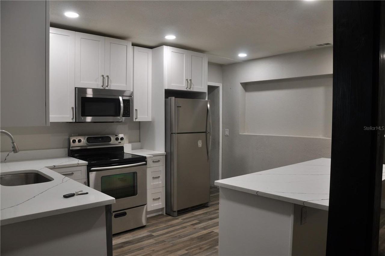 411 E Adalee St - Photo 3 of 8