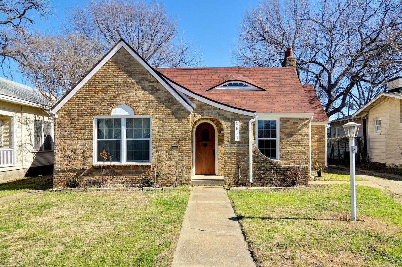 2811 Travis Ave - Photo 2 of 30