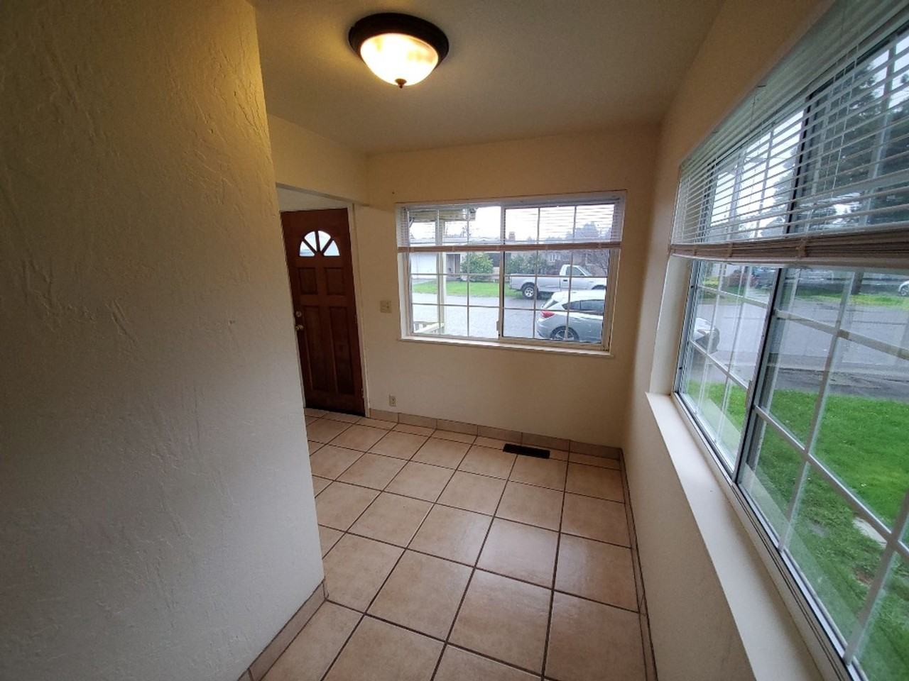 2430 Bainbridge St - Photo 2 of 16