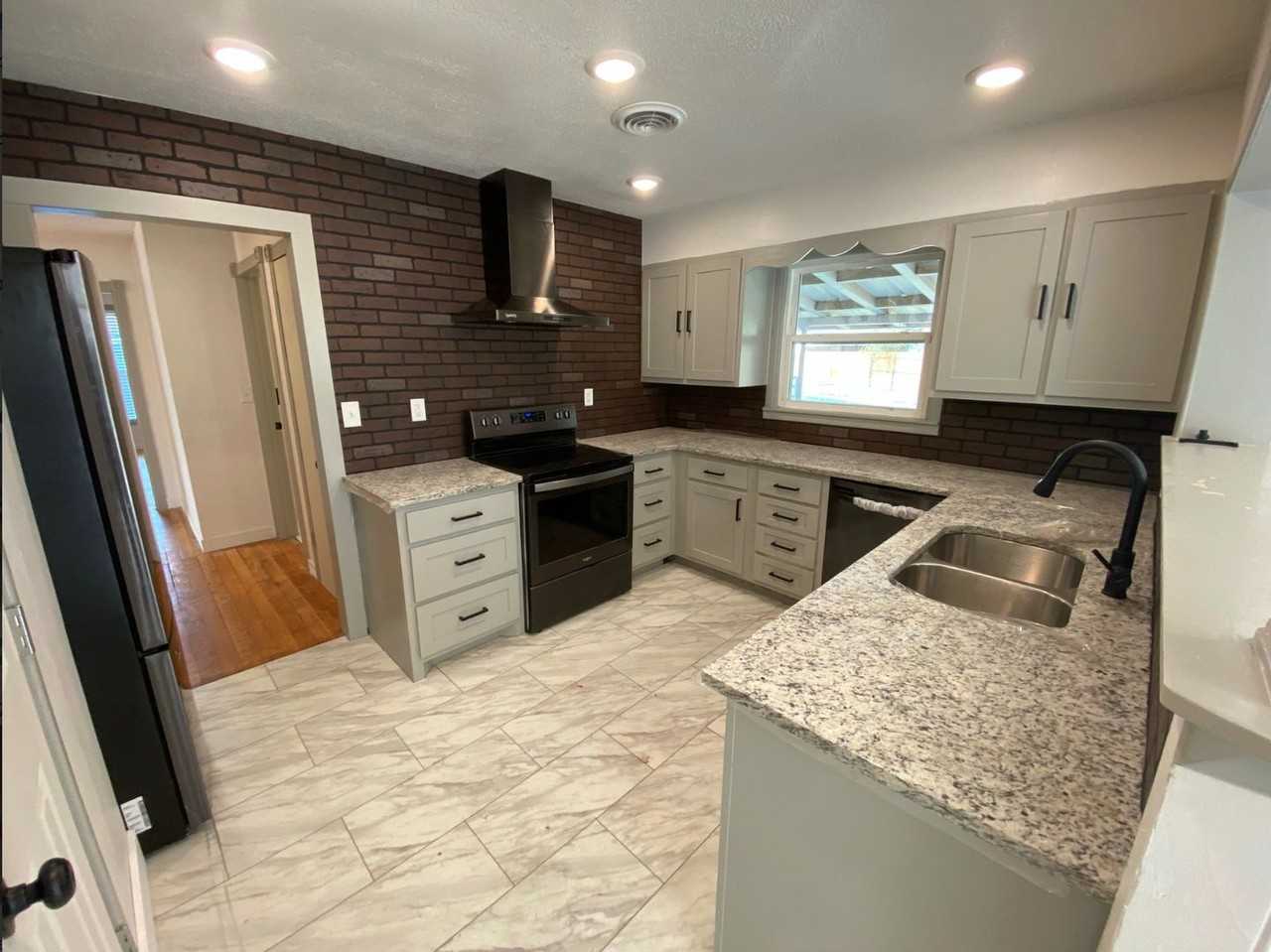 1011 Walnut St - Photo 2 of 20