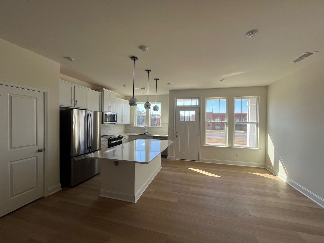 1047 S Point Rd - Photo 3 of 32